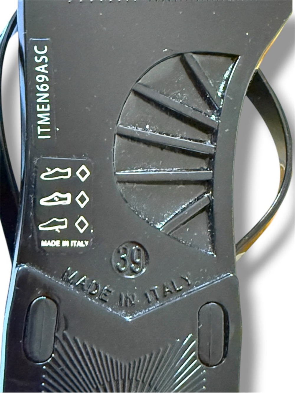 Burberry Navy Jelly Flip Flops with Burgundy & Light Blue Print - Picture 3 of 4